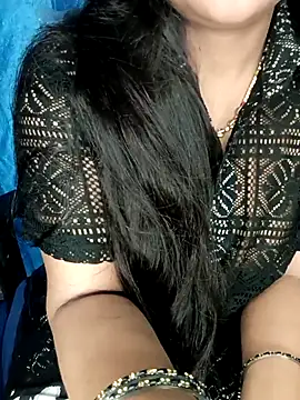 Snapshot of Rashmi_011 chatting on April 2026 01:15:01 AM Rashmi 011 online show from April 2026 01:15:01 AM