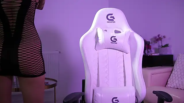 Snapshot of GiaInked chatting on November 2025 09:29:02 PM GiaInked online show from November 2025 09:29:02 PM