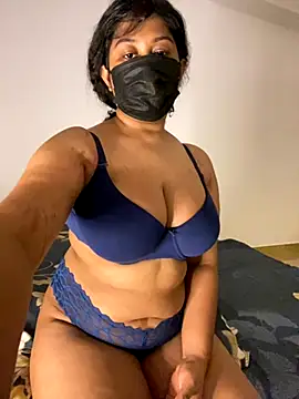 Monica  Bellucci   online show from November 2025 02:06:02 PM