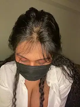 Monica  Bellucci   online show from January 2026 06:01:01 PM