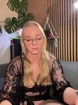 Snapshot of LinaLeana chatting on March 2026 05:59:01 PM LinaLeana online show from March 2026 05:59:01 PM