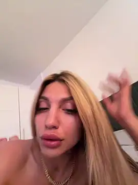 Snapshot of Ashley_luxx chatting on May 2026 03:17:01 PM Ashley luxx online show from May 2026 03:17:01 PM