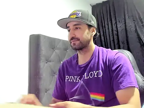 coolfriki online show from October 2025 03:01:02 AM