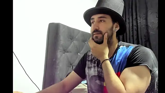 coolfriki online show from November 2025 02:46:02 AM