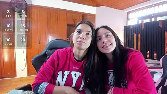 Sofy and Mia online show from January 2026 12:40:02 PM