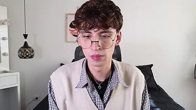 demianmoon online show from October 2025 12:38:01 PM