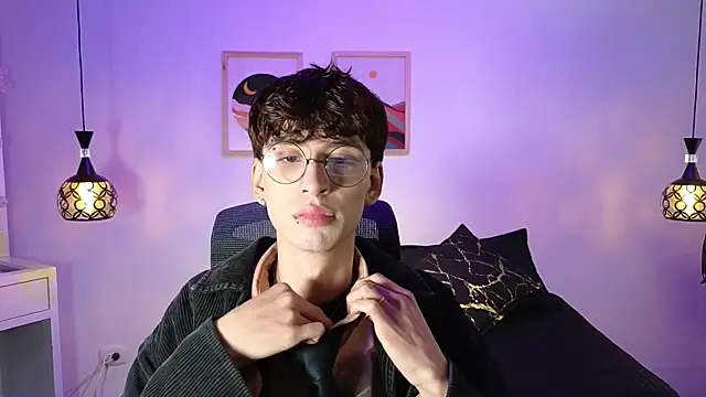 demianmoon online show from October 2025 12:06:01 PM