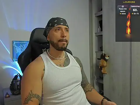 Snapshot of Dave-Max01 chatting on October 2025 11:09:01 AM Dave-Max01 online show from October 2025 11:09:01 AM