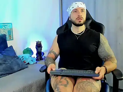 Dave-Max01 online show from November 2025 10:20:02 PM