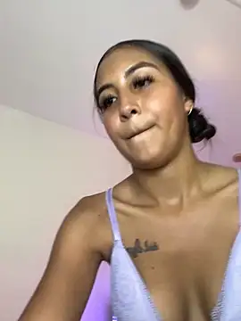 Luna star3 online show from October 2025 07:04:02 PM