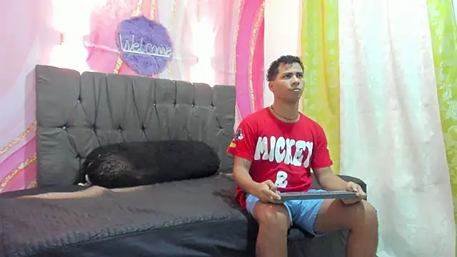 Raphael LatinBoy online show from October 2025 03:07:02 AM