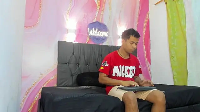 Raphael LatinBoy online show from October 2025 03:07:01 AM