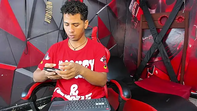 Raphael LatinBoy online show from October 2025 04:04:02 AM