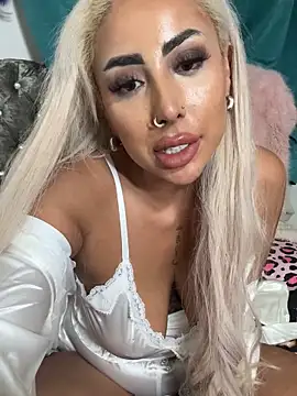 Snapshot of zara_bellexx chatting on June 2026 01:47:02 AM zara bellexx online show from June 2026 01:47:02 AM