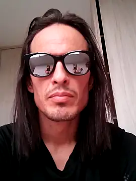 Snapshot of Santini001 chatting on October 2025 03:54:01 PM Santini001 online show from October 2025 03:54:01 PM