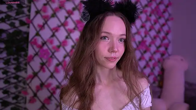 Petite Polly online show from November 2025 06:09:02 PM