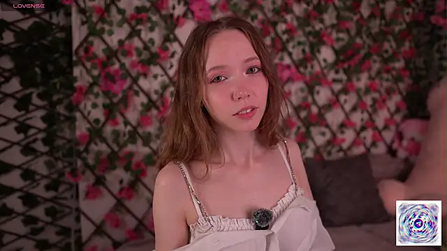 Petite Polly online show from November 2025 06:15:01 PM