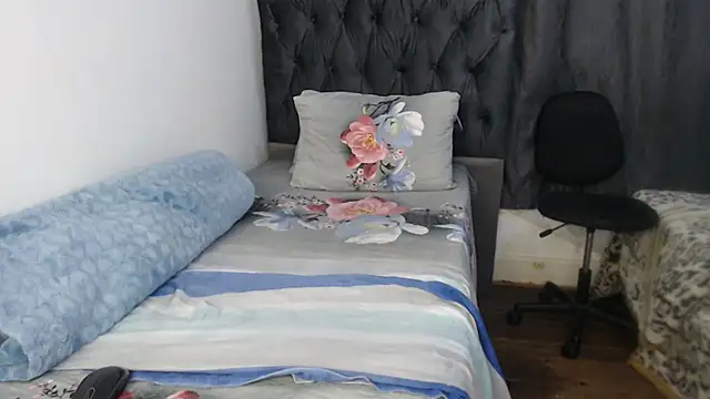 Lacey76 online show from November 2025 06:28:02 PM