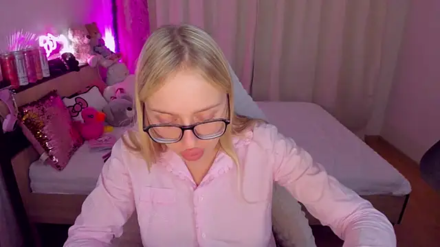 CeaneLino online show from October 2025 07:41:01 PM