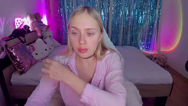 CeaneLino online show from November 2025 06:53:01 PM