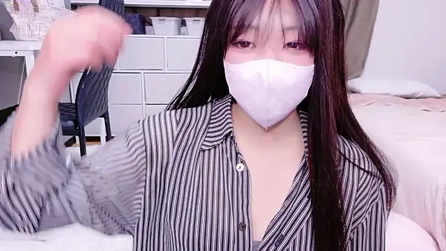 Snapshot of YuKa-zaurusu chatting on November 2025 06:08:01 AM YuKa-zaurusu online show from November 2025 06:08:01 AM