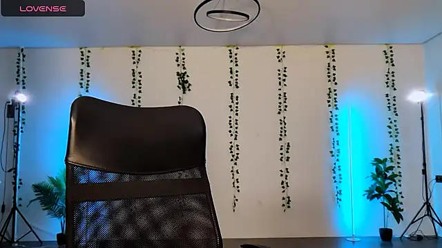 Snapshot of Alicia_art_ chatting on November 2025 05:56:01 PM Alicia art online show from November 2025 05:56:01 PM