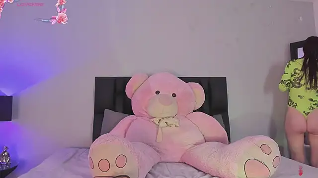 Snapshot of SaradaParker chatting on February 2026 02:35:01 PM SaradaParker online show from February 2026 02:35:01 PM