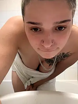 freakykitten1 online show from October 2025 05:55:02 PM