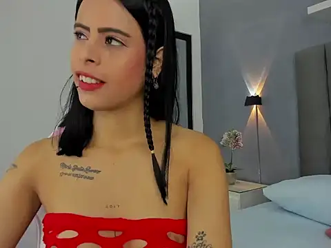 laura maite  online show from November 2025 12:06:01 PM