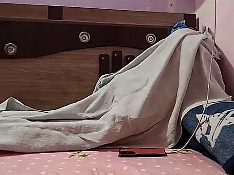 Snapshot of vickymtrb chatting on February 2026 03:27:01 AM vickymtrb online show from February 2026 03:27:01 AM