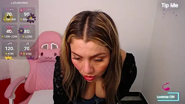 Snapshot of Isabella_wish1 chatting on November 2025 08:09:02 PM Isabella wish1 online show from November 2025 08:09:02 PM