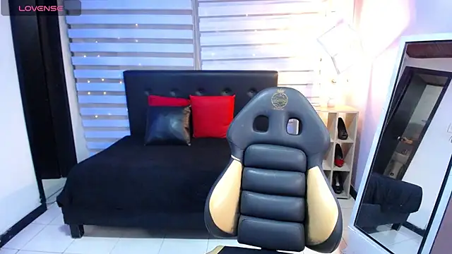 Snapshot of Kendall_rossii_ chatting on October 2025 03:10:02 AM Kendall rossii online show from October 2025 03:10:02 AM