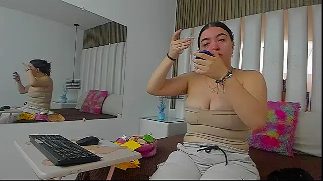 AmbarGills online show from November 2025 01:00:02 PM