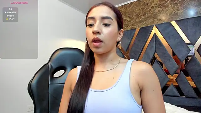 Vittoria Conti  online show from December 2025 05:40:02 PM