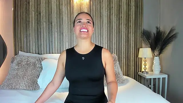 VanneCamiel online show from November 2025 12:11:01 PM