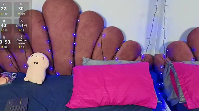 CHIARAJJONES online show from January 2026 01:06:02 PM