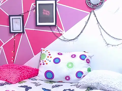 Tifany Adams online show from October 2025 08:27:02 PM