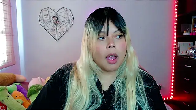 EllieMoonX online show from November 2025 07:35:01 PM