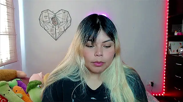 EllieMoonX online show from November 2025 04:54:01 PM