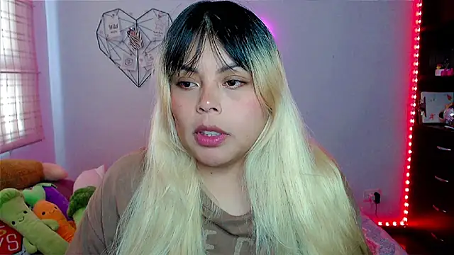 EllieMoonX online show from December 2025 09:32:01 PM