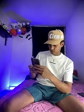 Snapshot of Gio_0324 chatting on October 2025 01:50:02 AM Gio 0324 online show from October 2025 01:50:02 AM