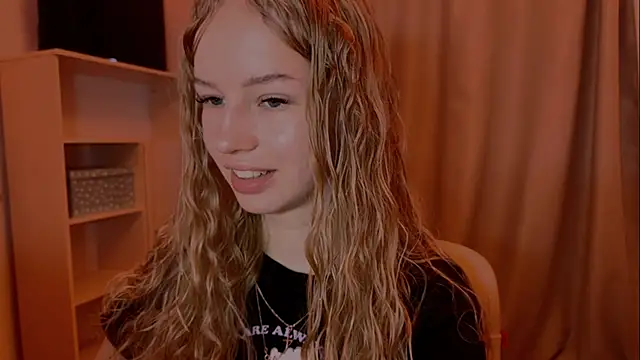 LunaCrave online show from November 2025 09:09:02 AM