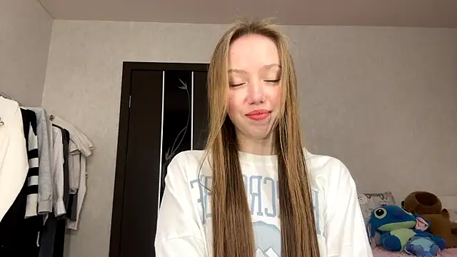 AntoniaMoravick online show from November 2025 07:13:01 PM