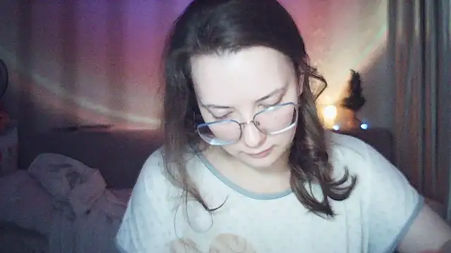 MoodieMira online show from December 2025 02:06:01 AM