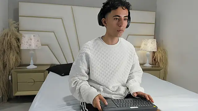 Zahir Ashar online show from October 2025 11:02:01 AM