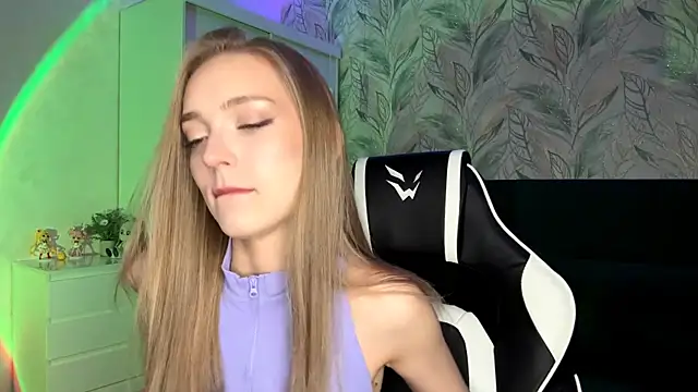 EvaPeace online show from October 2025 05:24:02 PM