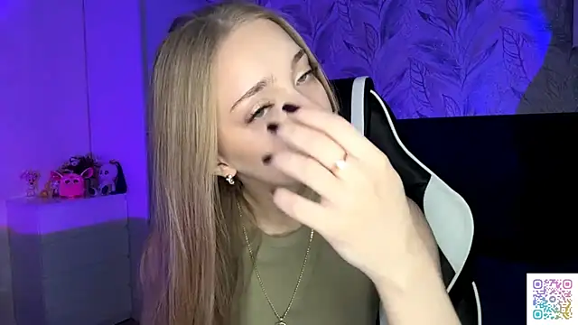 EvaPeace online show from November 2025 05:08:01 PM