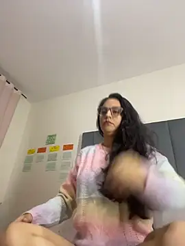 julieta rossi online show from November 2025 03:20:01 AM