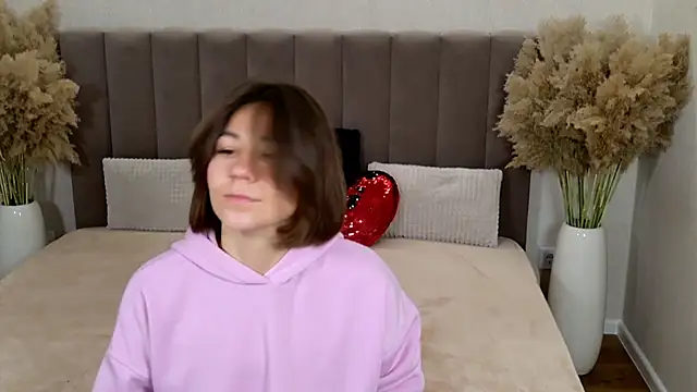 Snapshot of EdenSolis chatting on October 2025 07:12:02 AM EdenSolis online show from October 2025 07:12:02 AM