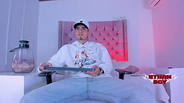 Ethan Boy  online show from November 2025 08:41:02 PM